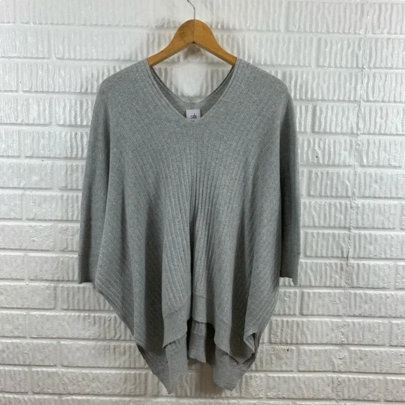 CAbi Gray V-Neck Top - Picture 3 of 12